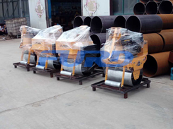 福瑞得機(jī)械5臺(tái)壓路機(jī)，一臺(tái)混凝土整平機(jī)及時(shí)發(fā)貨